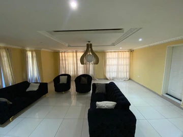 6 Bedroom House