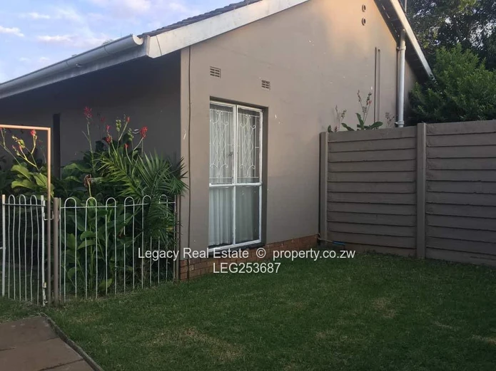 Alexandra Park: 4-Bed Family Home with Pool & Borehole