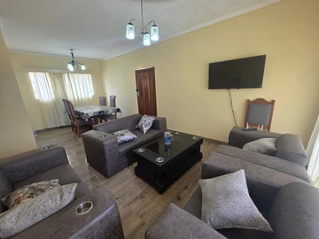 2 Bedroom Flat & Apartment