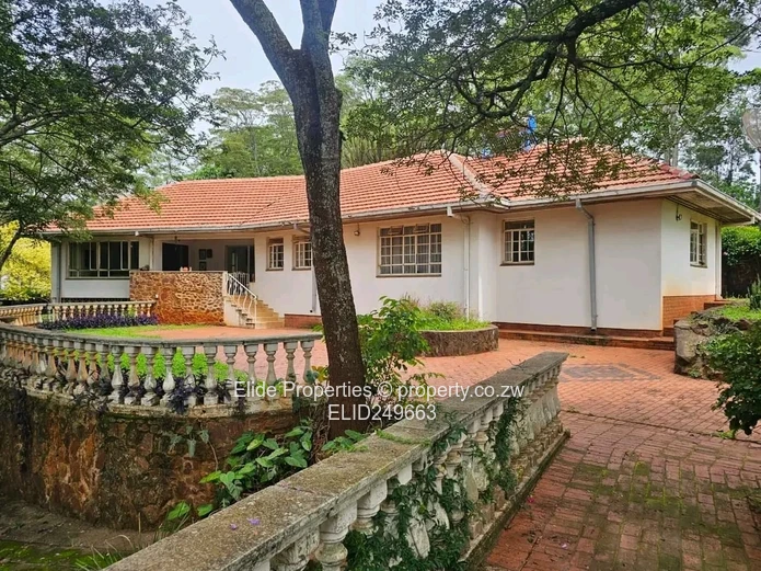 Spacious 3-Bed Avondale Home on 3291m² with Pool & Borehole
