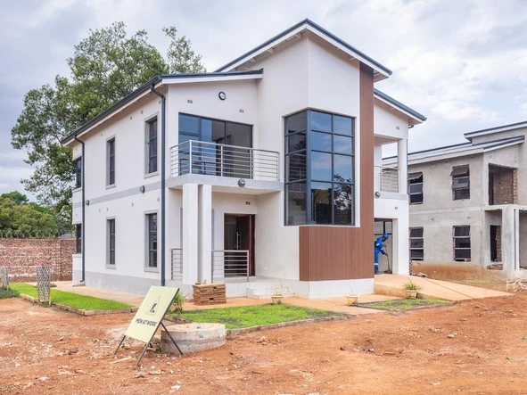4 Bedroom Flat & Apartment
