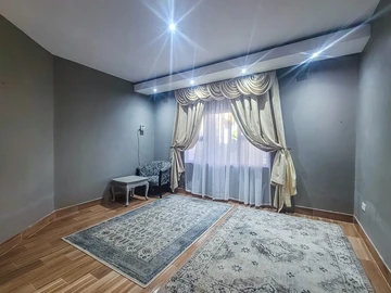 6 Bedroom House