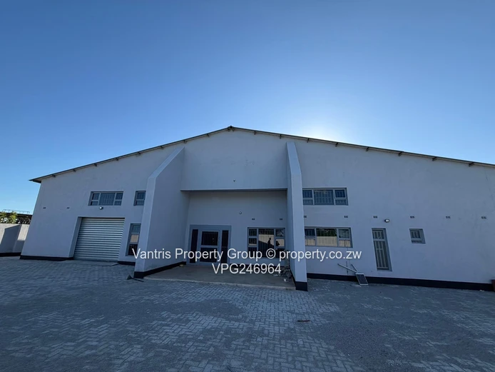 Marondera: Secure 1,000m² High-Ceiling Warehouse