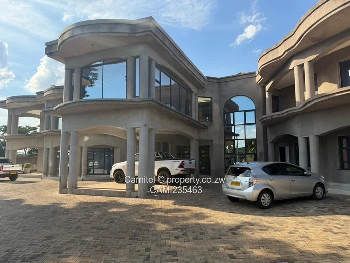 Furnished 6-Bed Luxury House with Pool in Hogerty Hill