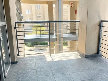 2 Bedroom Flat & Apartment