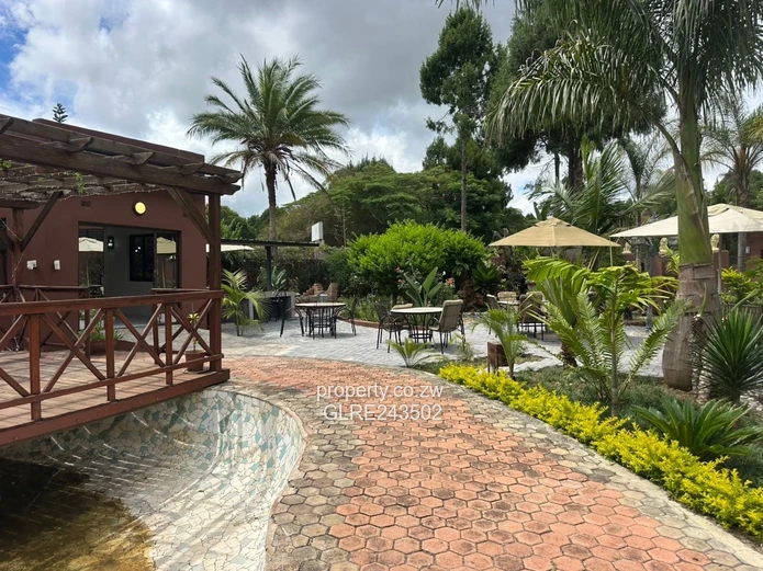 Groom Bridge Retail: 1,500m² Shop with Patio & Borehole