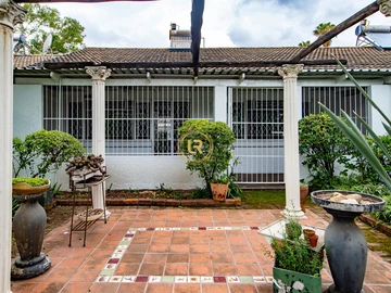 2 Bedroom Flat & Apartment