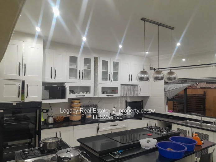 4-Bed Mabvazuva Townhouse with Borehole & Modern Kitchen (Sole Mandate)