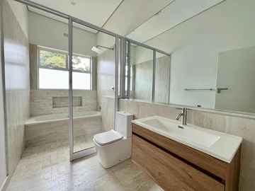3 Bedroom Flat & Apartment
