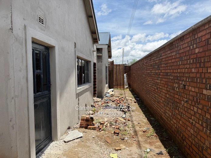 Ashdown Park Finish to own test this 4 bed main en-suite high Celling modern open plan