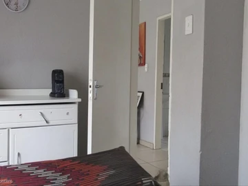 3 Bedroom Flat & Apartment