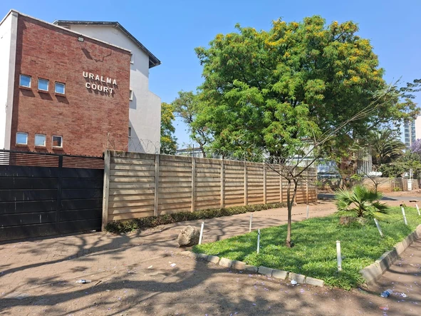 2 Bedroom Flat & Apartment