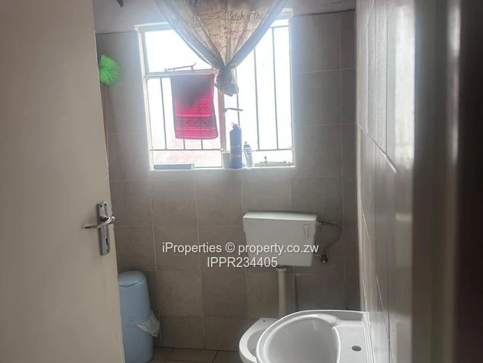 Neat 3-Bedroom Home in Stoneridge (200sqm)