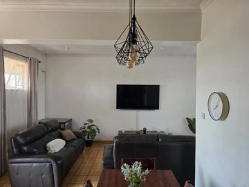 2 Bedroom Flat & Apartment