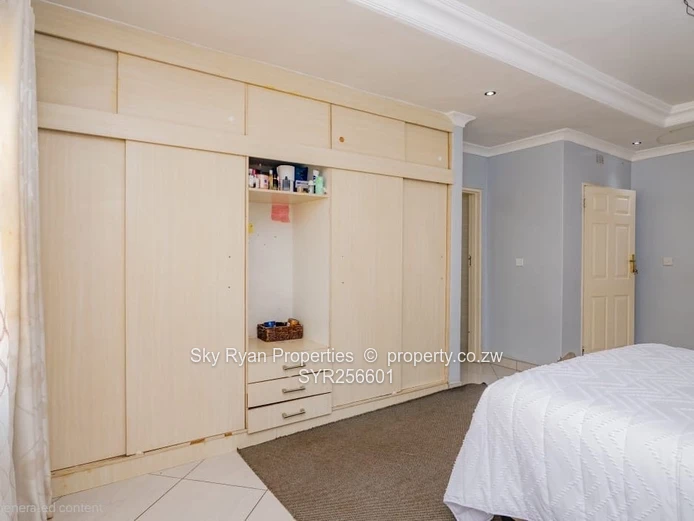 5-Bedroom Family Home For Sale - Madokero 