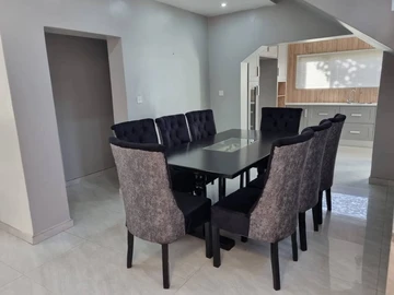 4 Bedroom Flat & Apartment