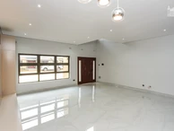 3 Bedroom Flat & Apartment