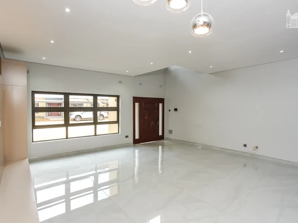 3 Bedroom Flat & Apartment