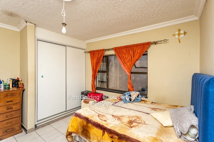 Spacious, Modern Family Home in a Secure Close. (Sole Mandate)