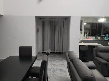 4 Bedroom Flat & Apartment
