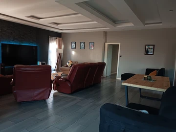 3 Bedroom Flat & Apartment