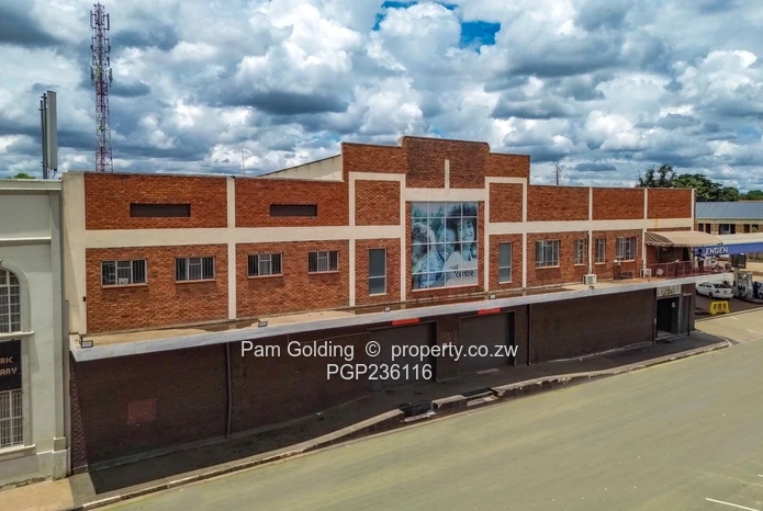 Commercial building for sale