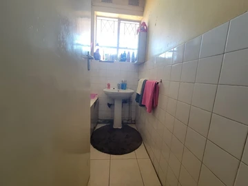2 Bedroom Flat & Apartment
