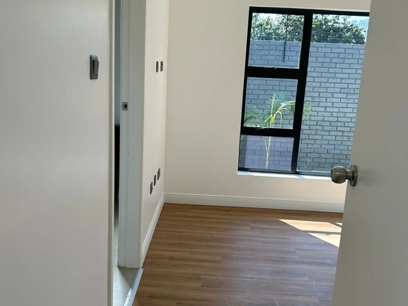 4 Bedroom Flat & Apartment