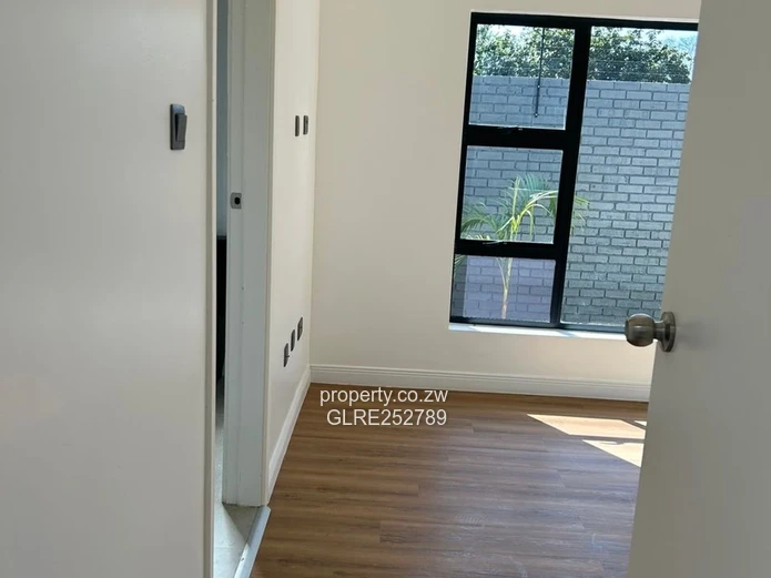 Bright 4-Bed Mount Pleasant Flat with Modern Kitchen & Borehole