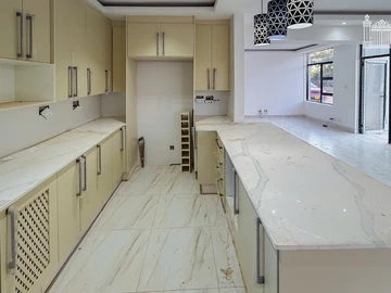 4 Bedroom Flat & Apartment