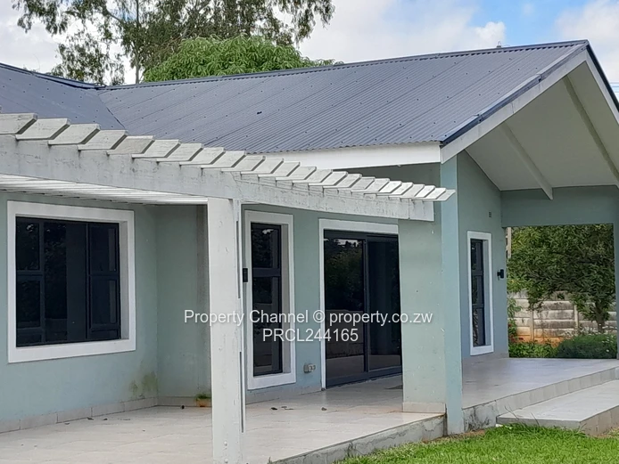 Spacious 3-Bed Mandara Home on 2000m² with Borehole