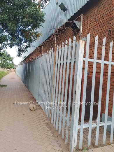 LOCATION!!! Busy Area