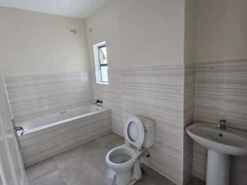 2 Bedroom Flat & Apartment