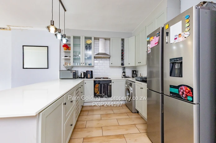 Comfortable And Spacious Living In Well Maintained Complex