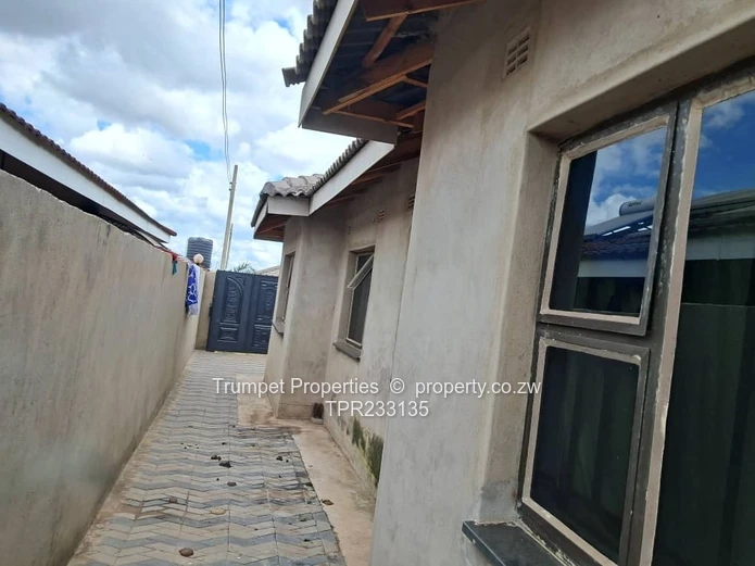 5-Bed Budiriro Home — Secure Gate, Borehole, Paved Yard
