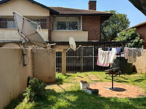 2 Bedroom Flat & Apartment
