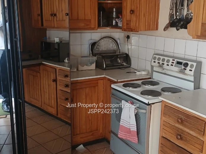 Clean 3 Bed House to Rent- Commercial/Residential