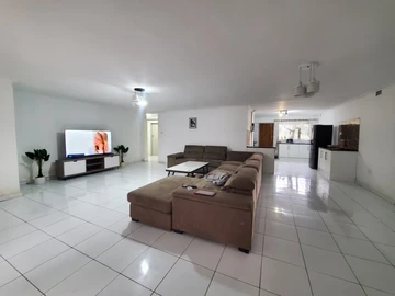 4 Bedroom Garden Flat