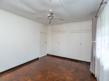 3 Bedroom Flat & Apartment