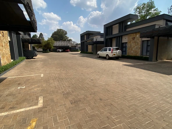 4 Bedroom Flat & Apartment