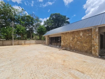 2 Bedroom Flat & Apartment