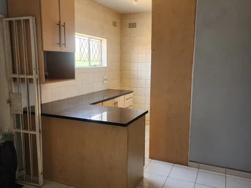 2 Bedroom Flat & Apartment