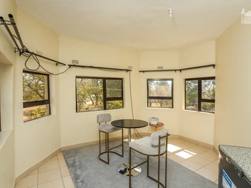 5 Bedroom Flat & Apartment