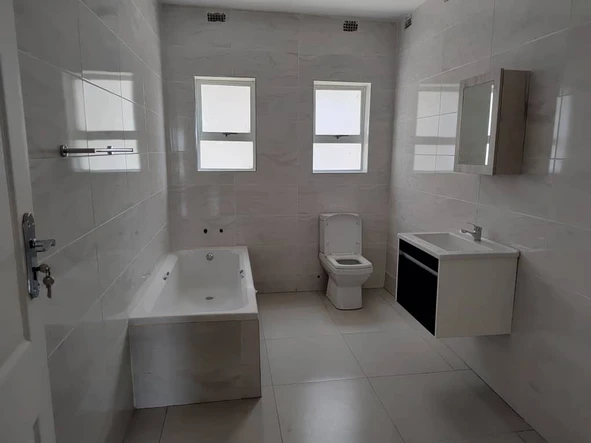 3 Bedroom Flat & Apartment