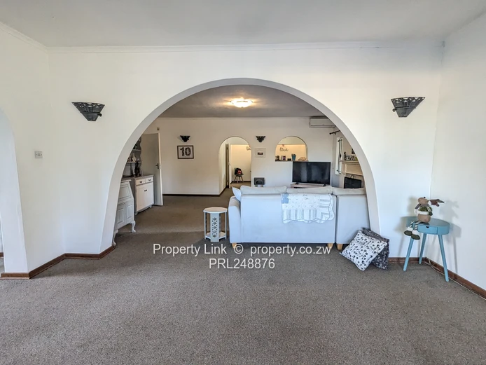 Family Friendly Highlands Home - Available 1 August