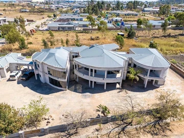 6 Bedroom House