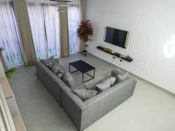 2 Bedroom Flat & Apartment