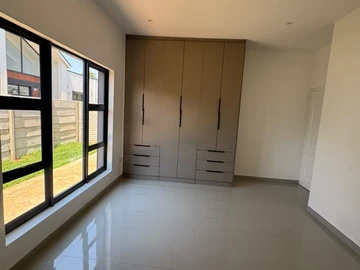 3 Bedroom Flat & Apartment