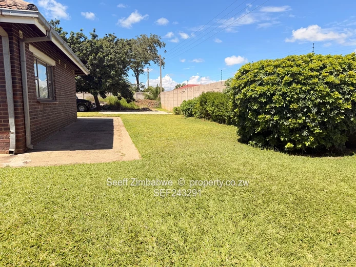 Exceptional 5-Bedroom Executive Home with Self-Contained Cottage – Old Windsor