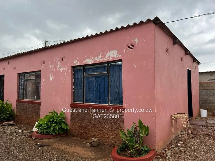 3-Bedroom House with 2-Bedroom Cottage for Sale in Mahatshula North, Bulawayo